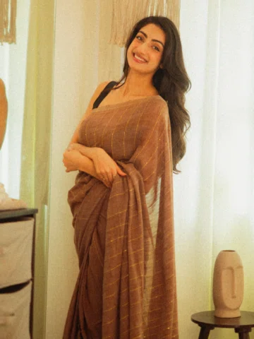 🤎✨

📸 super talented @haranish.hrf 🫶🏻

.
.
.
(indian saree shoot, cinematic 