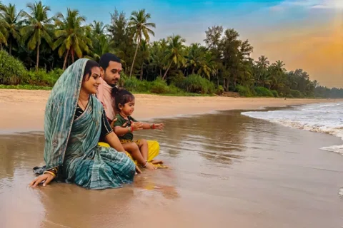 ❤️ Where the ocean meets my entire world. 😍 Our complete family. Papa, Maa and 
