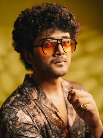 Whenever i wear @houseofsannidhi i realise one thing. Costly battalesthe kani co