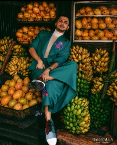 New Chapter Unlocked😍🥳🎂🍌

📸 @raffealla.fernando 
👞 @walktoglow 
Hair @the_