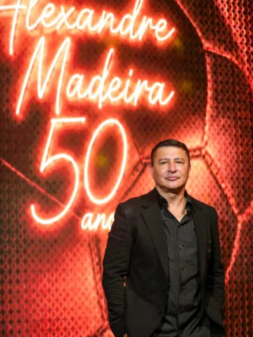 Parabéns ao Alexandre Madeira pelos seus 50 anos! 

Uma noite inesquecível, repl