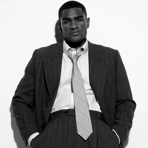 Thrifted suits, quality art and colorless photography 🤌🏾.
📸: @darrinbaldridge