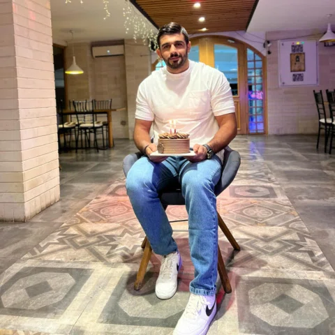به وقت ۲۸ مرداد؛

هر چیزی به انسان آسیب می زند به جز عشق ورزیدن به خودت
بهترین چ