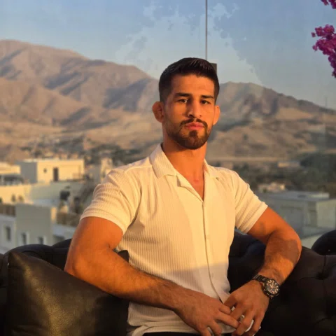 هميشه دعا كن چشماني داشته باشي كه بهترين ها را ببيند ؛ قلبي كه بدترين ها را ببخش