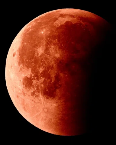 The spectacular total lunar eclipse 🌔occurred around 11 pm IST last night from 