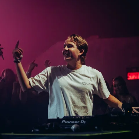 Another special night in 🇨🇦 Thank youuu ♥️ Where should I play next? (-: let m
