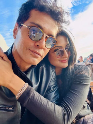 Relationship status: stealing each other’s spotlight 😎😛❤️
.
.
#couplegoals #va
