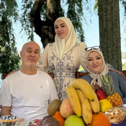 Ota -Onamiz borligi kotta BAHT❤️
Ko’zimi quvnatip turadigan chiroylilarim🤍