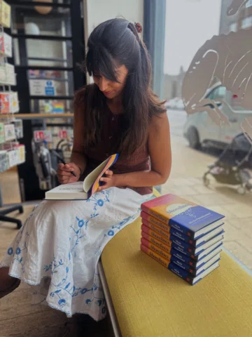 Happy publication day to Shorelines @canongatebooks! 🩷💛💙

I had a lovely day 