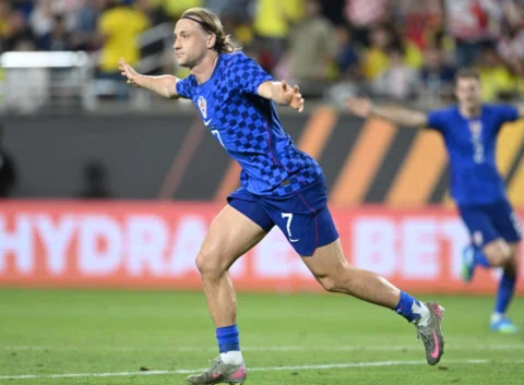Nema većeg ponosa nego obući ovaj dres @hns_cff 🇧🇷