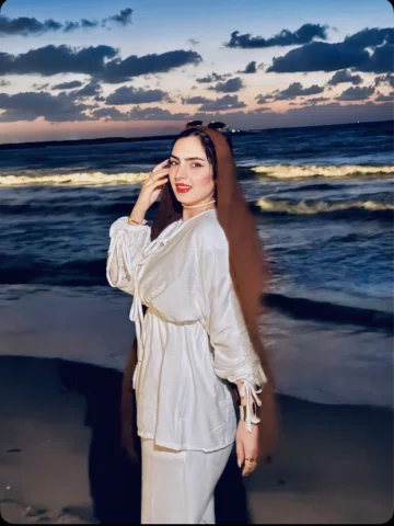“The ocean speaks in waves, and my soul understands.” 🌊 
suit @thawb_elhana