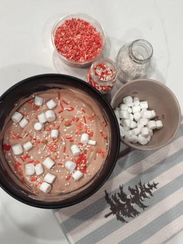 Need to take a Holiday party treat? This 3 ingredient Dip is my absolute favorit