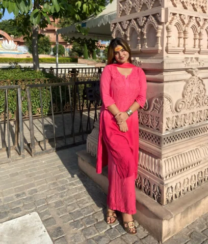 Jai mahakal ♥️📿🌺
.
.
.
Wearing - @lucknow_i_chikan 🩷
