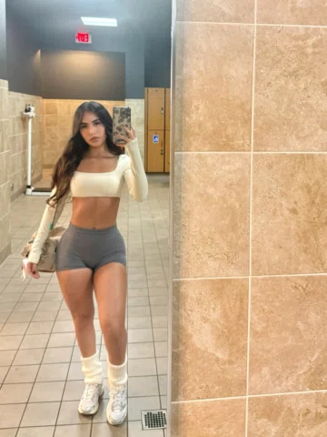gym. repeat ✨ @shoppeachybunz 
code seanny

- posh long sleeve top
- lovestruck 