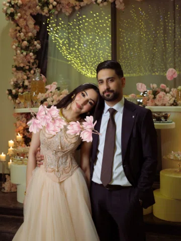 شوية نرجع ليوم ٣١/١٠ 🫰🏻🙂‍↕️ صور  المصورة ما مشاركتها وياكم من الخطوبة 
🫰🏻🤍