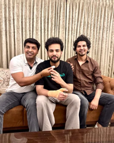 Andhera kitni bhi koshish kar le,
Sawere ko hone se nahi rok sakta,
Sach ko chah