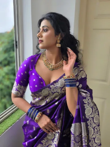 “Photo dump because I can’t choose just one.”
Jewels: @thespatika 
Saree :moms❤️