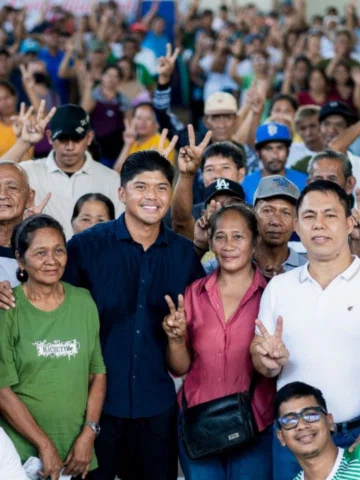 Personal na nagtungo si #CongressmanLuigiVillafuerte sa Libmanan upang makasama 