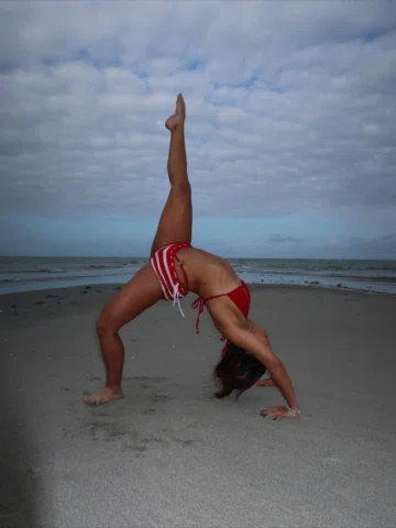 Corpo em movimento, alma em paz.🌊🤸🏽‍♀️🤍