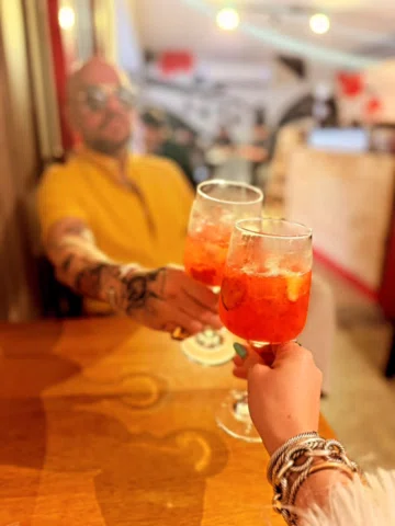 Un brunch, dos mimosas y un millón de razones para sonreír junto a mi amado!! 🍊