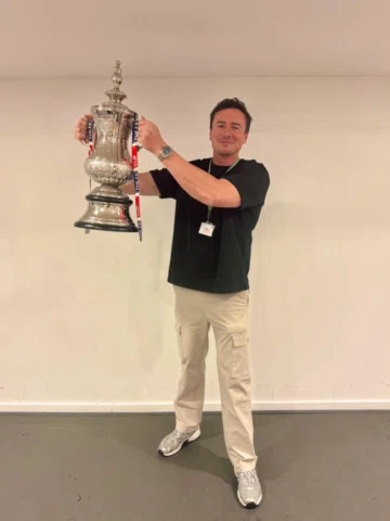 A special visitor backstage tonight! 
⚽️🔥🏆