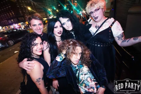 Finally reunited with my góticos last Saturday at @redpartynyc 🖤🖤🖤
Photos by 