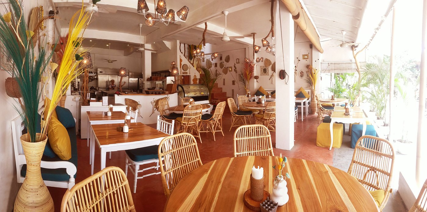 Intérieur du restaurant Vue de la salle du restaurant