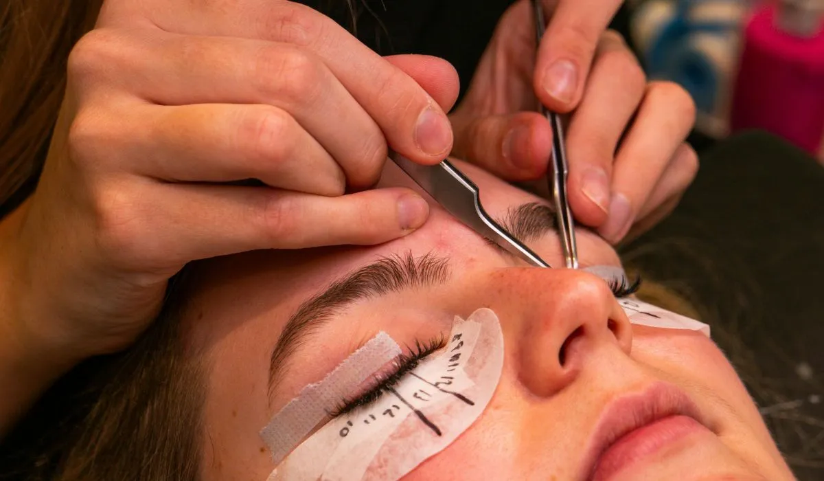 eyelash lift