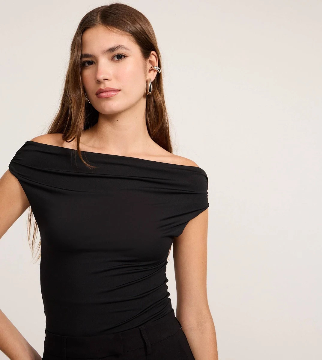 Blusa ombro a ombro feminina