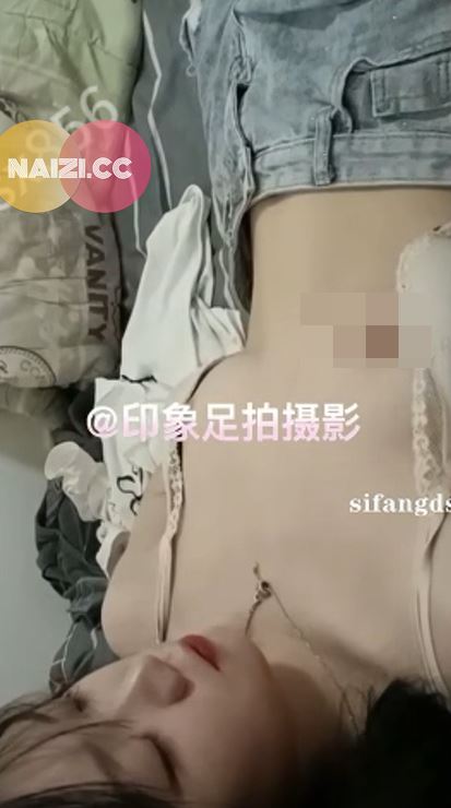 [印象足拍] 01期 – 漂亮清纯牛仔裤 (60M)