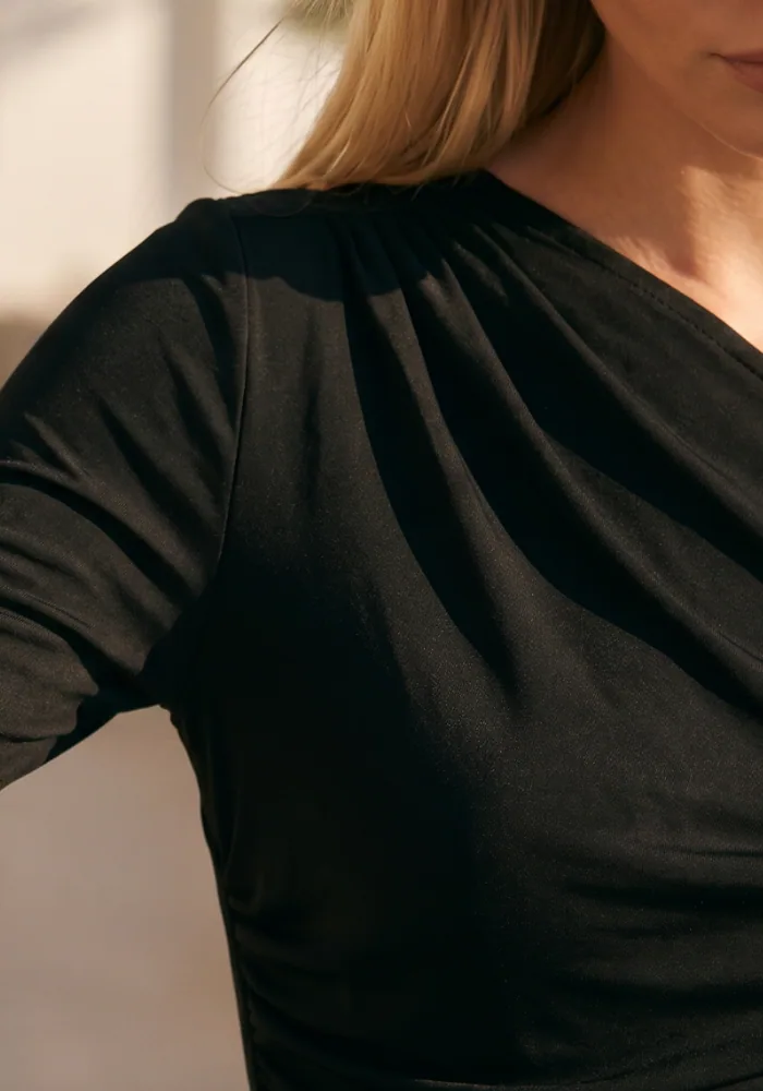 Diagonal Drape