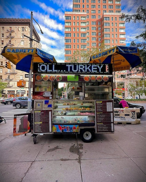 Photo of the cart located at 80th Street and Broadway Avenue