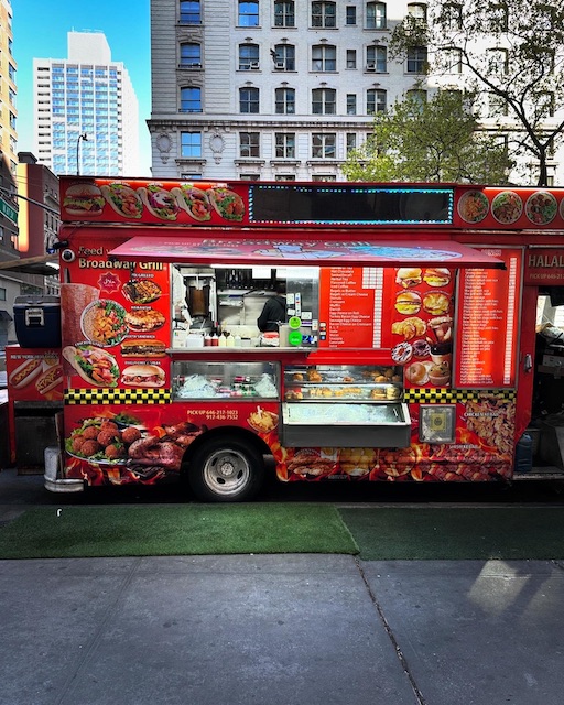 Photo of the cart located at 87th Street and Broadway Avenue