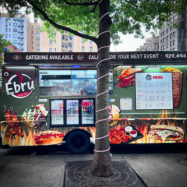 Photo of the cart located at 110th Street and Broadway Avenue