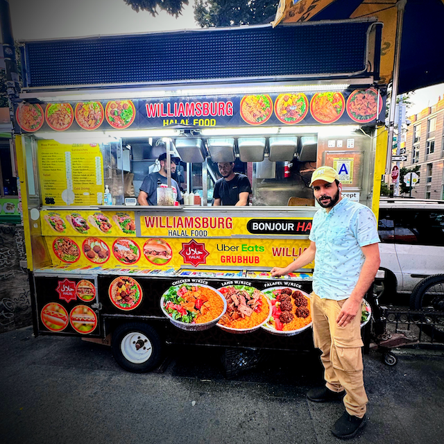 Photo of the cart located at Metropolitan Ave Street and Bedford Ave Avenue