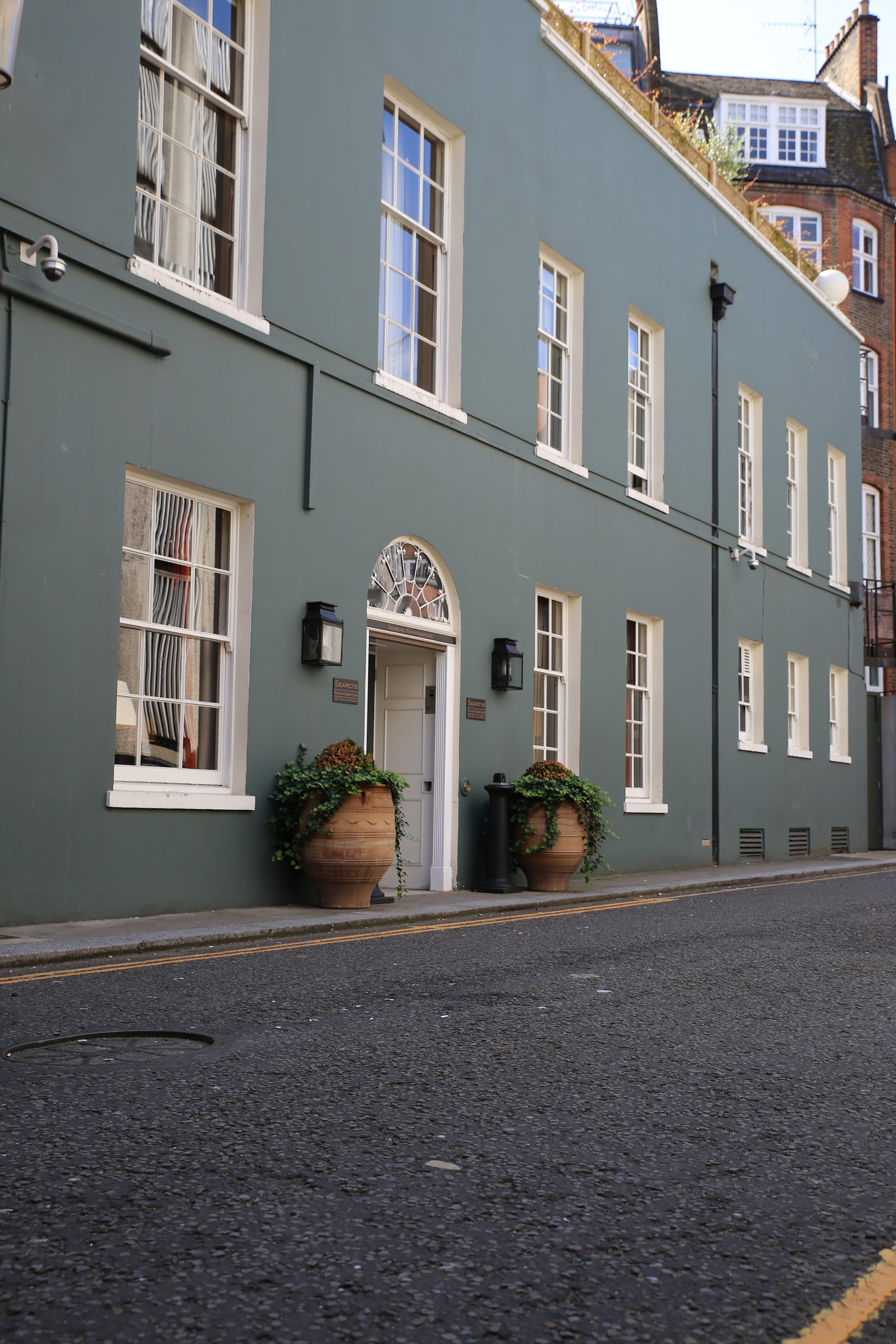 London Mews Cobblestone Lane