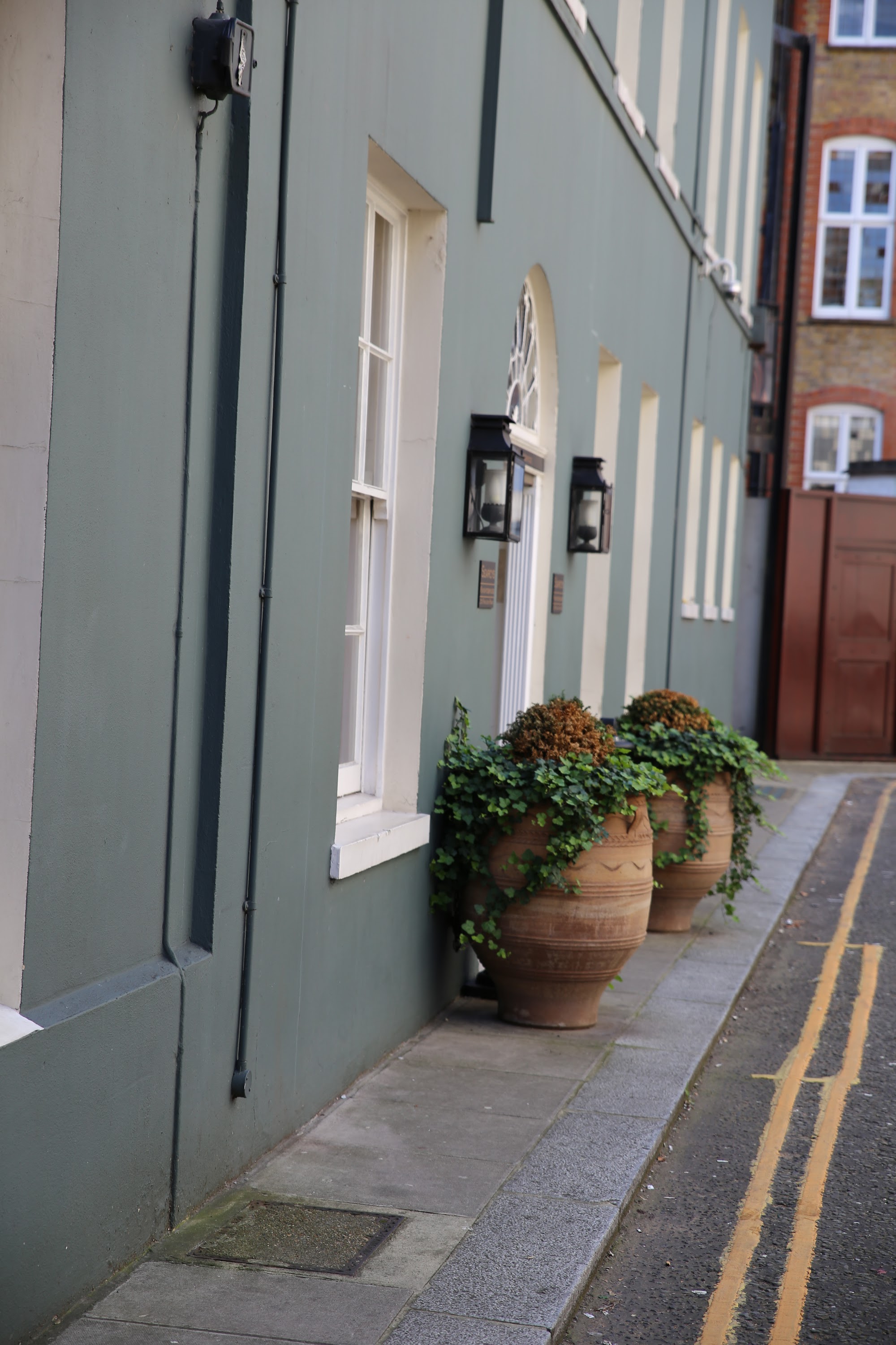 London Mews Cobblestone Lane