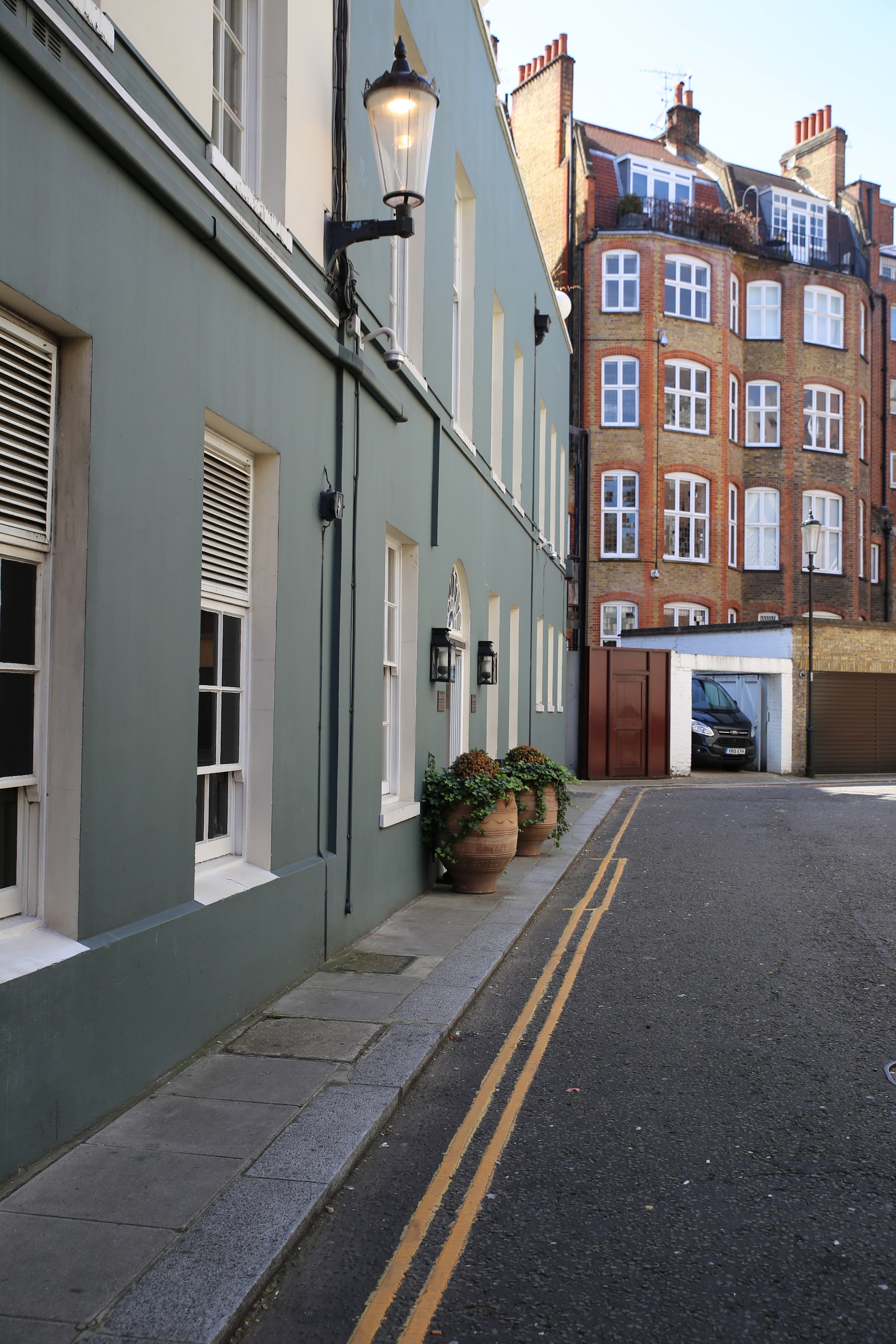 London Mews Cobblestone Lane