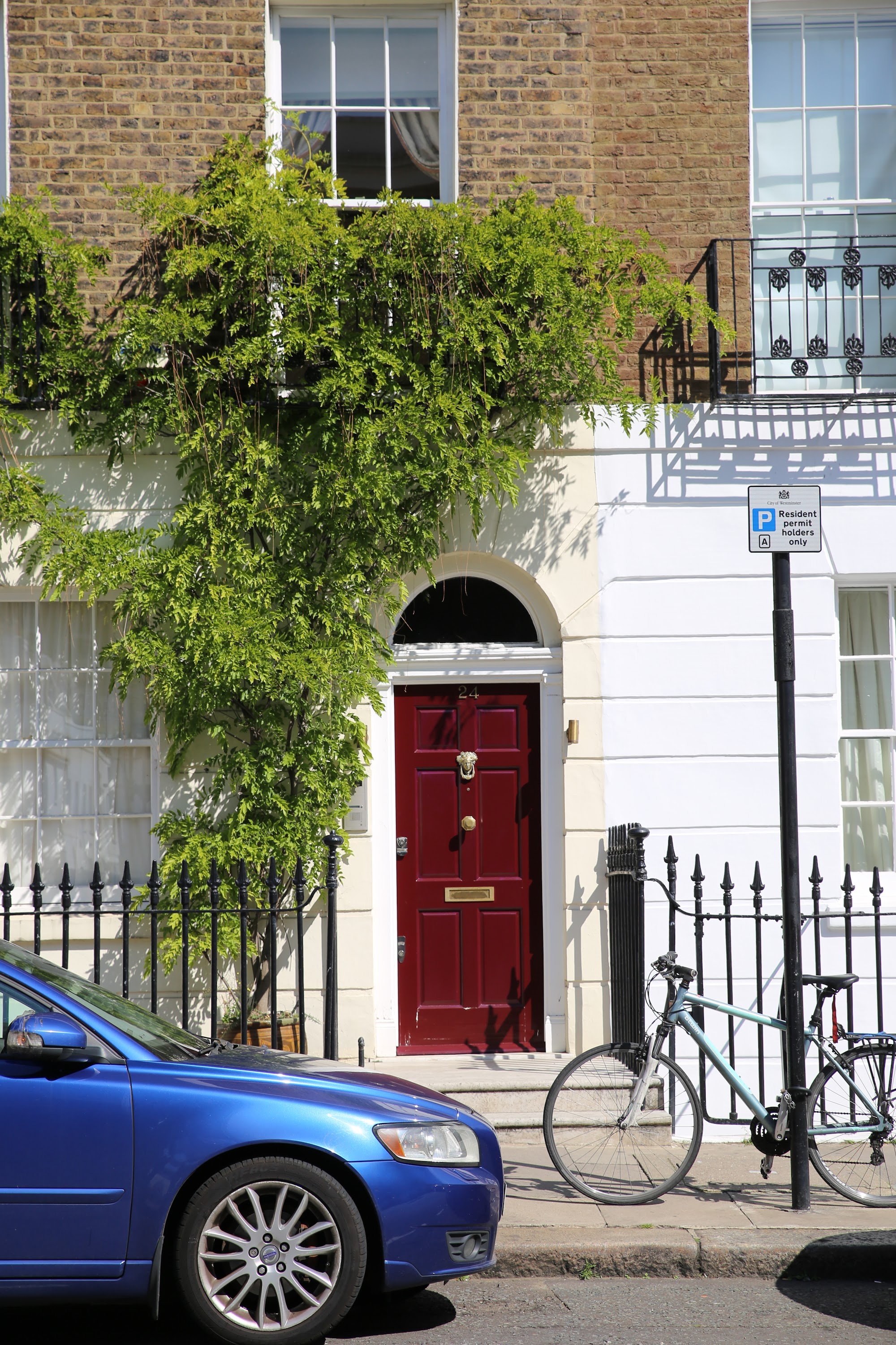 London Mews Cobblestone Lane