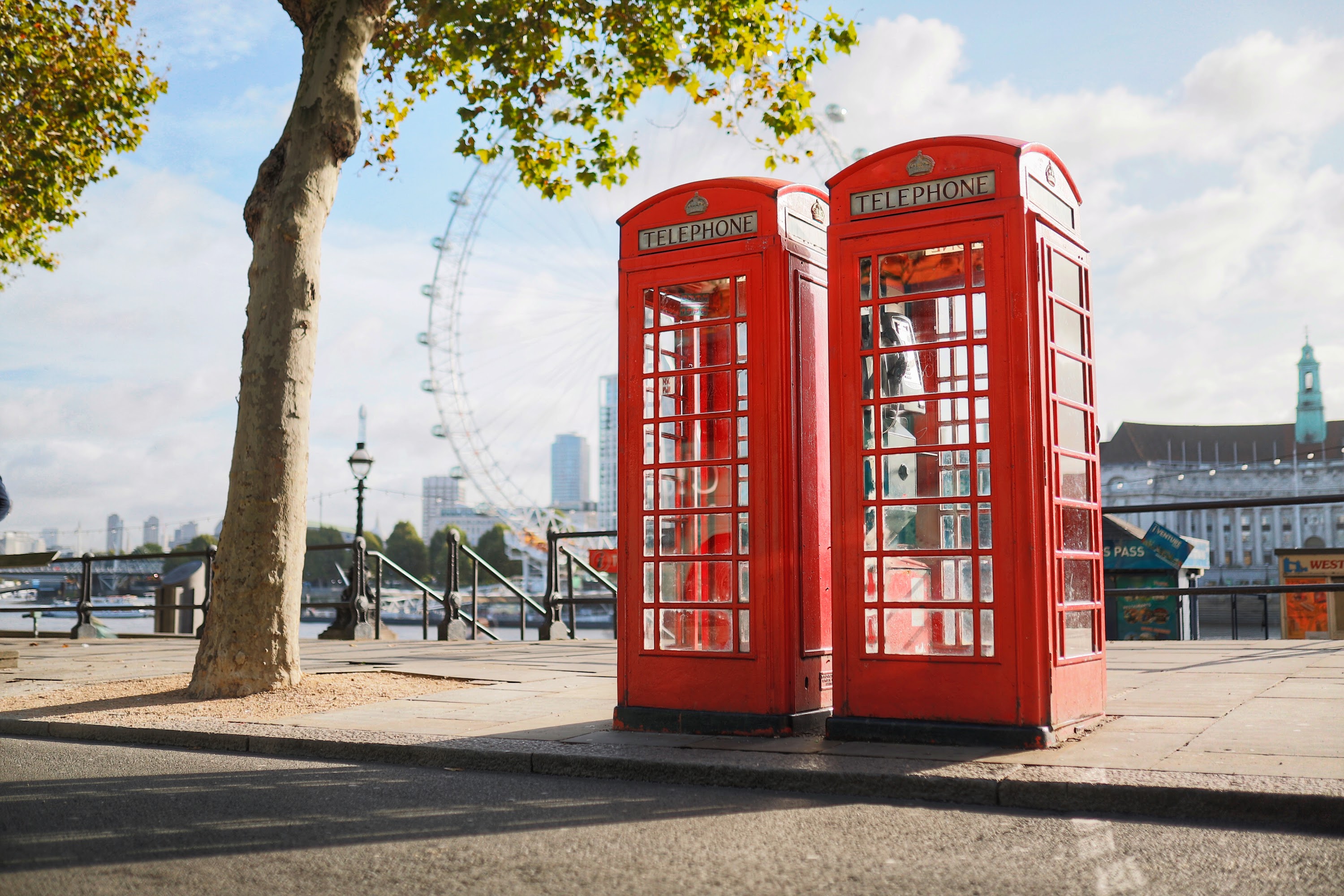London-Telephone-Boxes (1).jpg