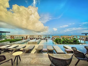 GrandHyatPool.jpg