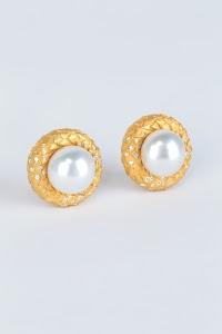 Pearl-Gold Earrings 3.jpg