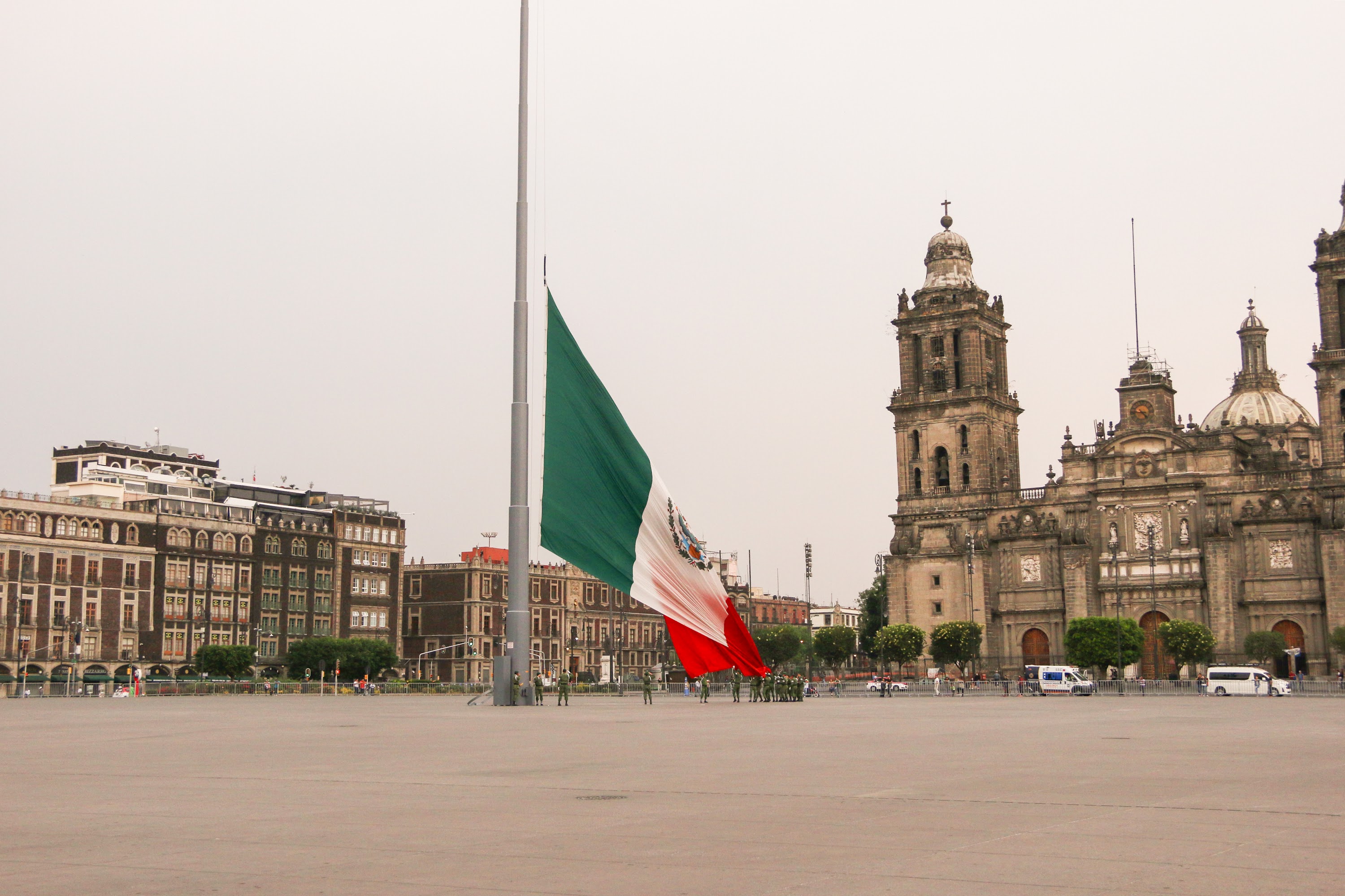 Free WiFi Sign on Street Pole – Mexico City Zócalo