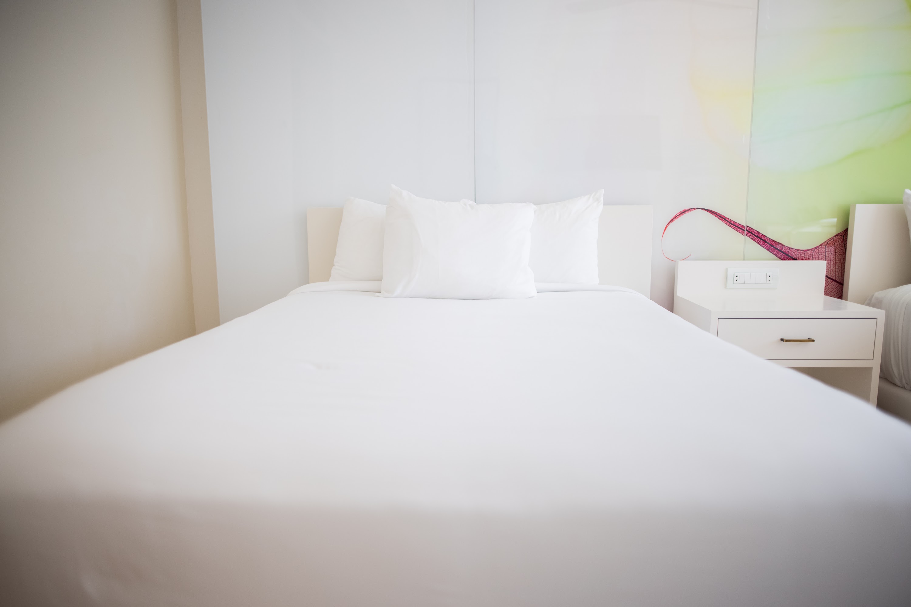 Minimalist Hotel Room with White Bed and Modern Decor