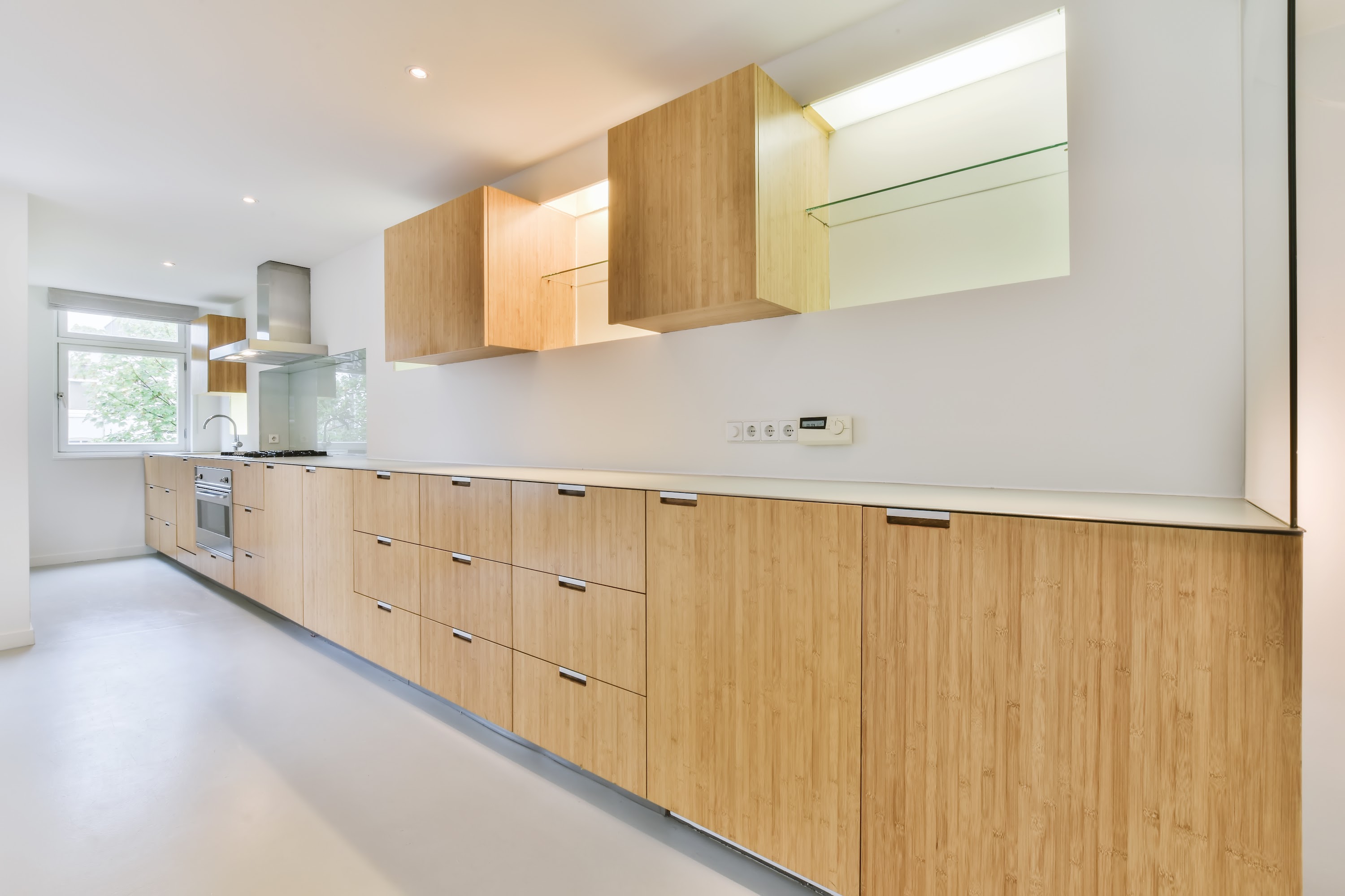 kitchen-area-with-wooden-kitchen-unit-2023-11-27-05-35-30-utc.jpg