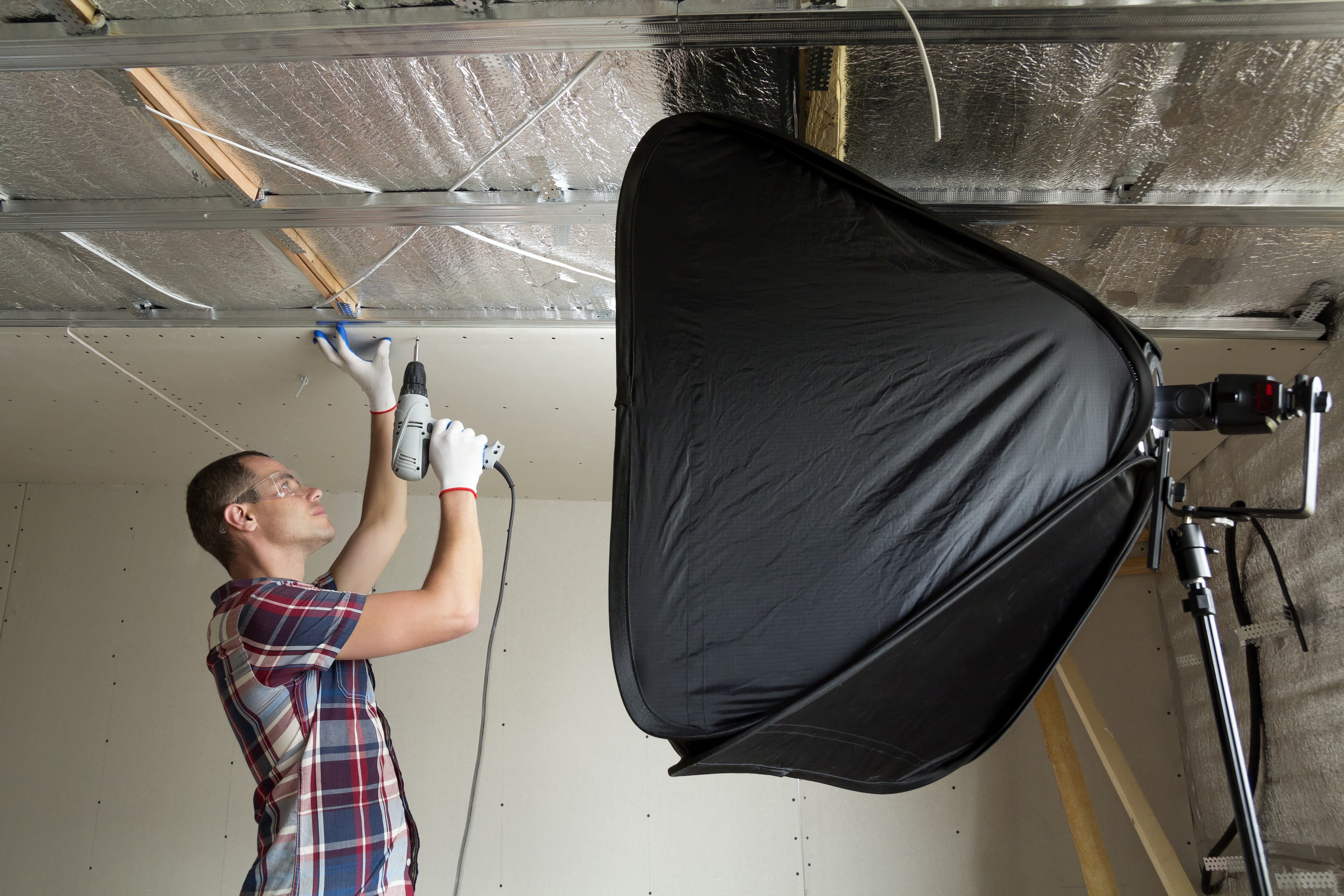 young-man-fixing-drywall-suspended-ceiling-to-meta-2023-11-27-05-30-40-utc.jpg