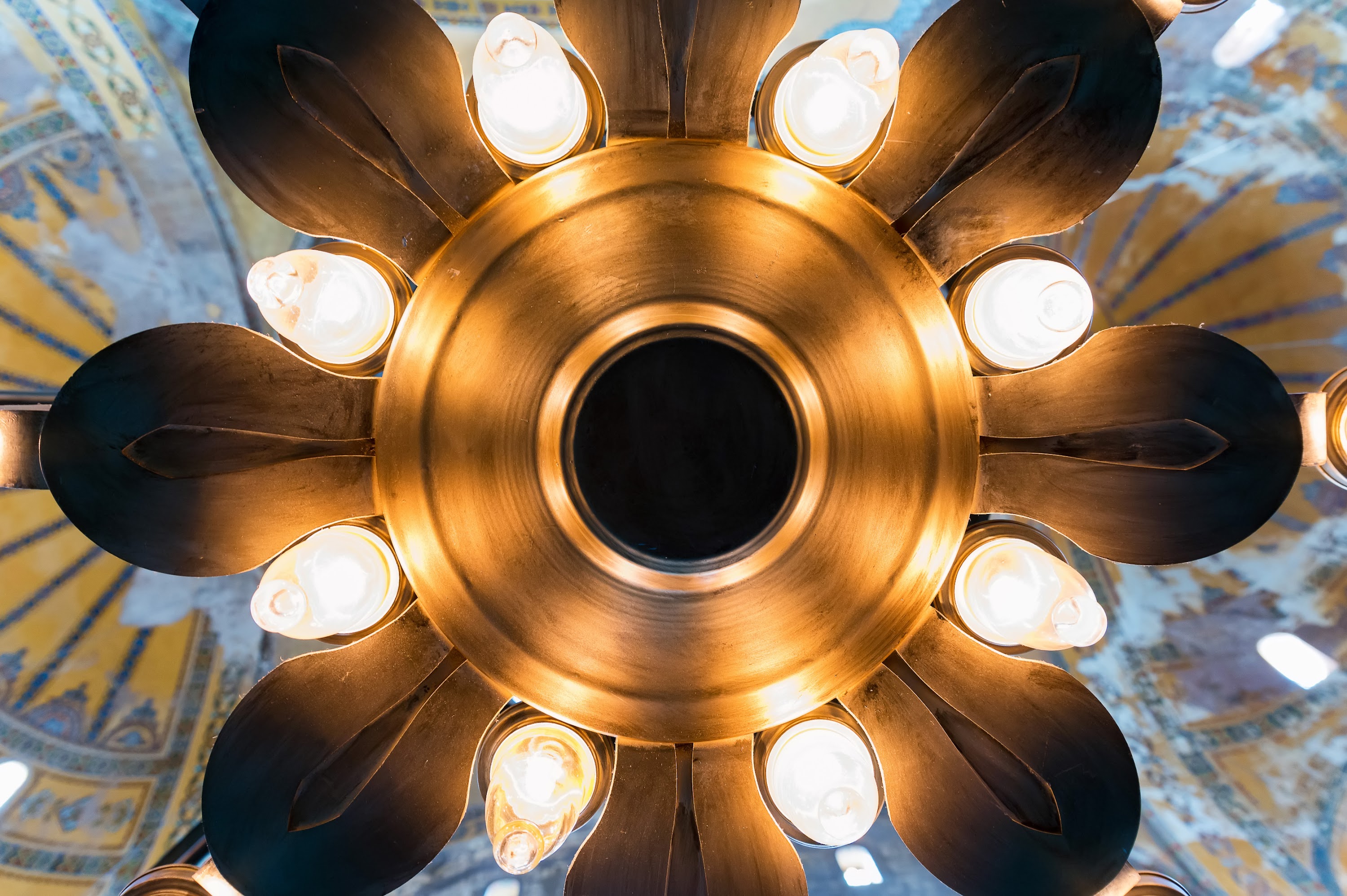 close-up-of-chandelier-in-hagia-sophia-mosque-inte-2023-11-27-04-52-00-utc.jpg