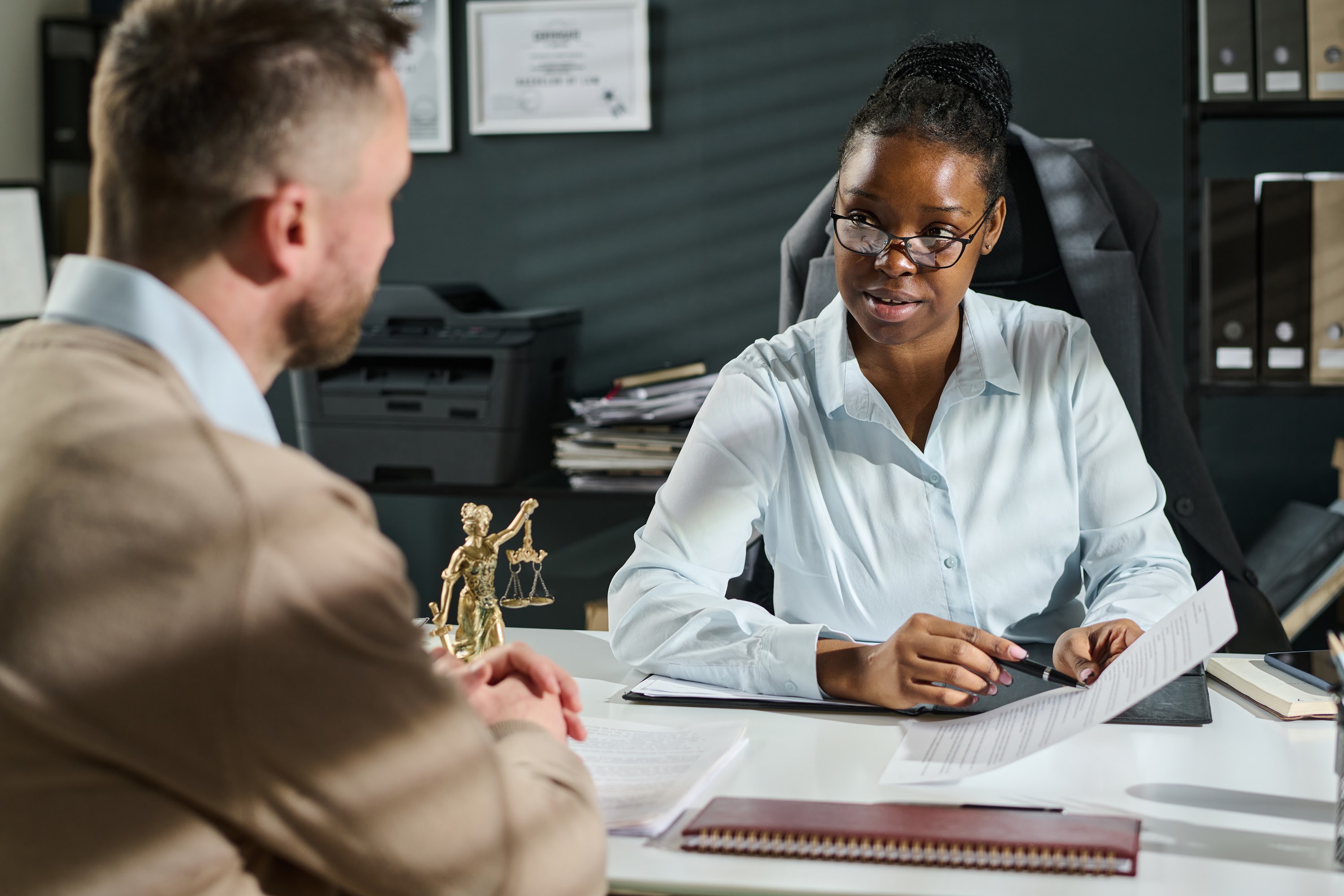 explaining-points-of-business-contract-2024-07-16-14-57-21-utc.jpg