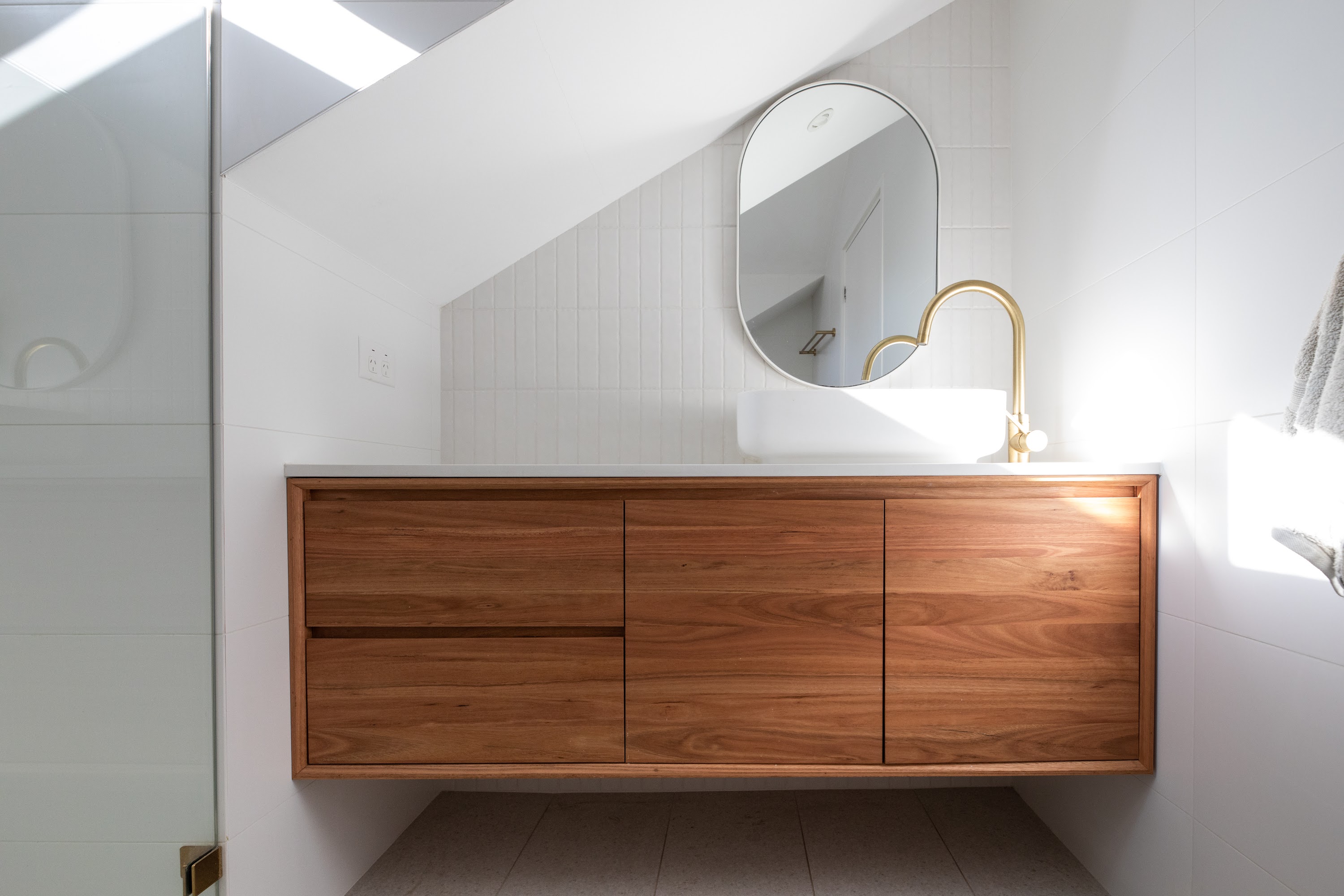 bathroom-2023-11-27-04-59-46-utc.jpg