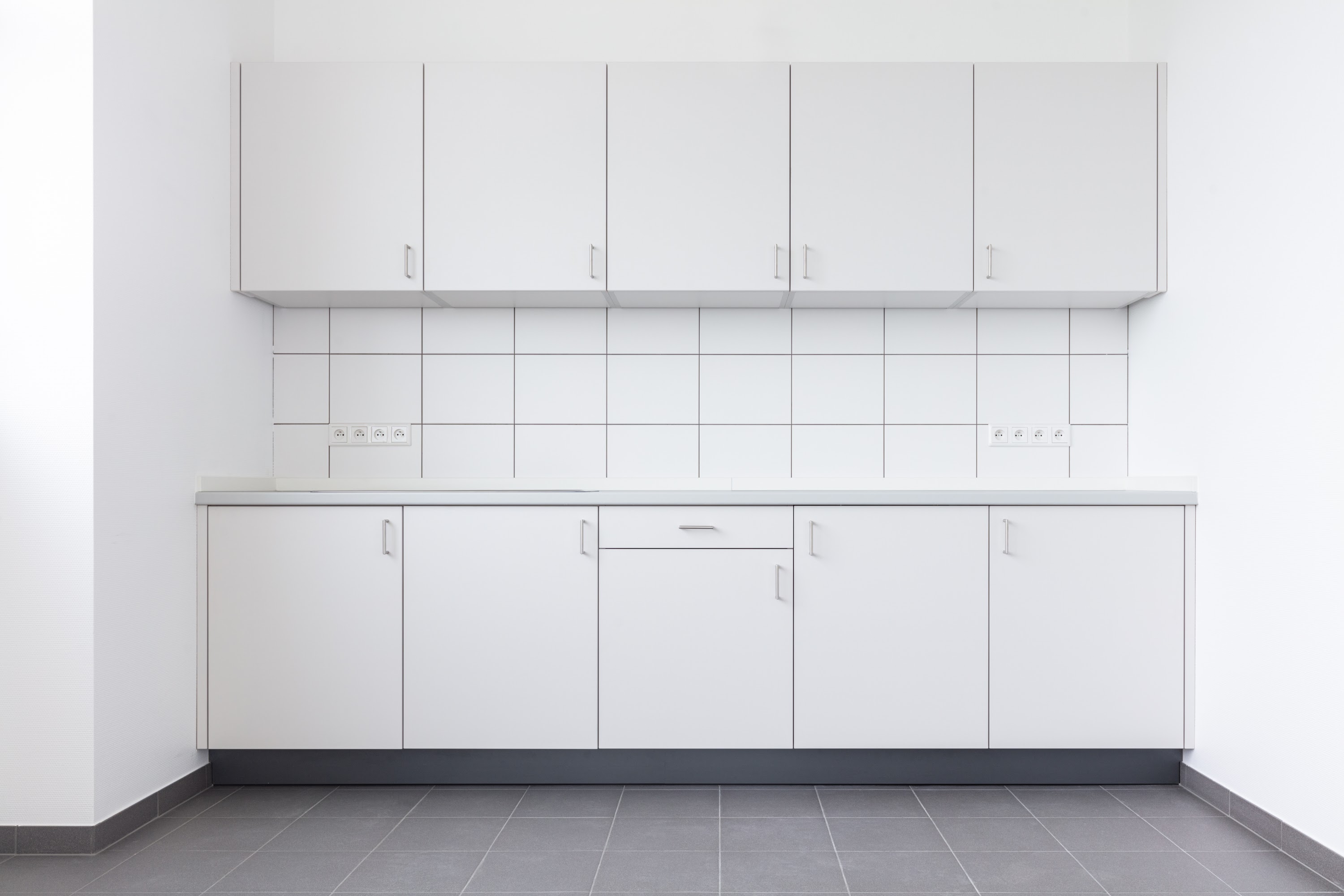 fitted-kitchen-white-furniture-2023-11-27-05-11-52-utc.jpg